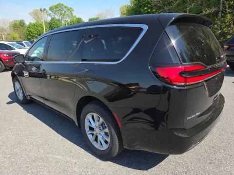 More photos of 2026 Chrysler Pacifica Select at Outten Chrysler Dodge Jeep RAM of Hamburg, PA