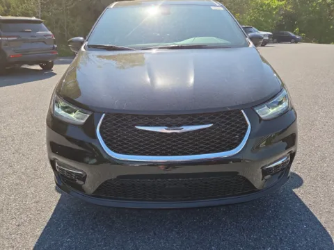 More photos of 2026 Chrysler Pacifica Select at Outten Chrysler Dodge Jeep RAM of Hamburg, PA