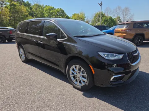 Black 2026 Chrysler Pacifica Select for sale in Hamburg, PA