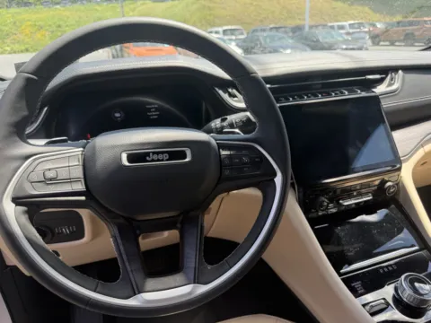 Another view of 2023 Jeep Grand Cherokee Limited for sale in Hamburg, PA at Outten Chrysler Dodge Jeep RAM of Hamburg