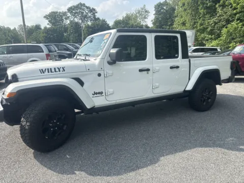 White 2022 Jeep Gladiator Willys for sale in Hamburg, PA