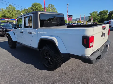 More photos of 2022 Jeep Gladiator Willys at Outten Chrysler Dodge Jeep RAM of Hamburg, PA