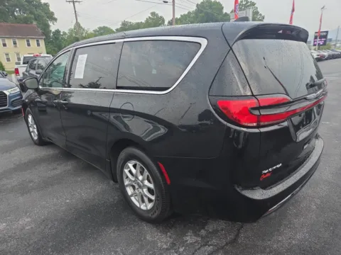 More photos of 2023 Chrysler Pacifica Touring L at Outten Chrysler Dodge Jeep RAM of Hamburg, PA