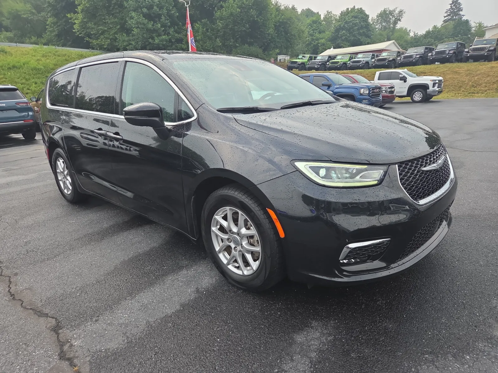Black 2023 Chrysler Pacifica Touring L for sale in Hamburg, PA