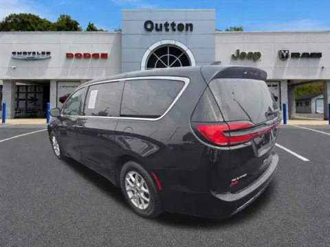 More photos of 2023 Chrysler Pacifica Touring L at Outten Chrysler Dodge Jeep RAM of Hamburg, PA