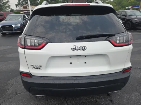 More photos of 2020 Jeep Cherokee Altitude at Outten Chrysler Dodge Jeep RAM of Hamburg, PA
