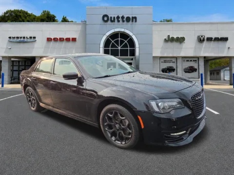 Black 2022 Chrysler 300 Touring L for sale in Hamburg, PA