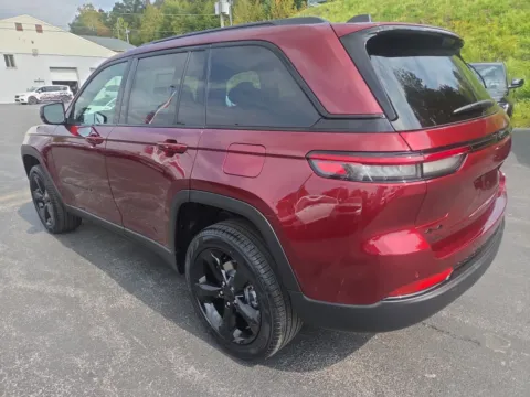 More photos of 2025 Jeep Grand Cherokee Limited at Outten Chrysler Dodge Jeep RAM of Hamburg, PA