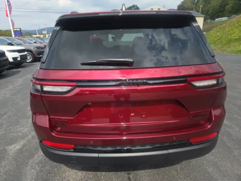 Another view of 2025 Jeep Grand Cherokee Limited for sale in Hamburg, PA at Outten Chrysler Dodge Jeep RAM of Hamburg