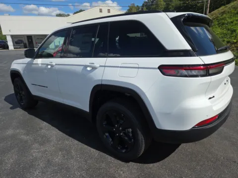 More photos of 2025 Jeep Grand Cherokee Limited at Outten Chrysler Dodge Jeep RAM of Hamburg, PA