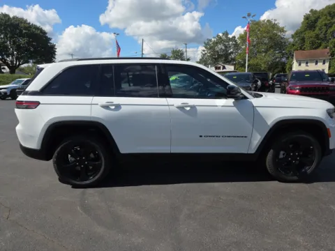 Photos of 2025 Jeep Grand Cherokee Limited for sale in Hamburg, PA at Outten Chrysler Dodge Jeep RAM of Hamburg