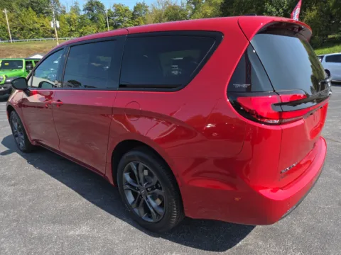 More photos of 2026 Chrysler Pacifica Select at Outten Chrysler Dodge Jeep RAM of Hamburg, PA
