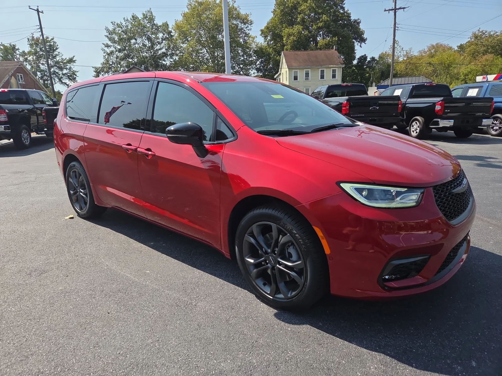 2026 Chrysler Pacifica Select's photo