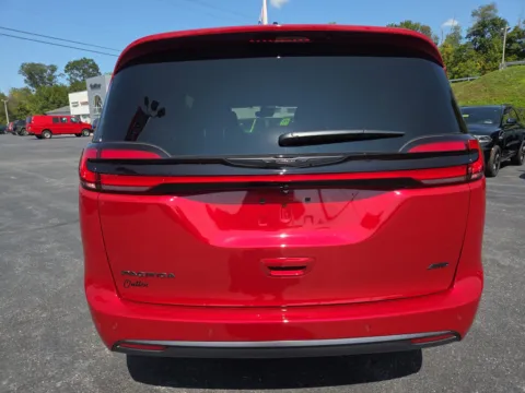 Another view of 2026 Chrysler Pacifica Select for sale in Hamburg, PA at Outten Chrysler Dodge Jeep RAM of Hamburg