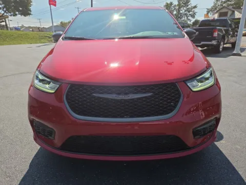 More photos of 2026 Chrysler Pacifica Select at Outten Chrysler Dodge Jeep RAM of Hamburg, PA