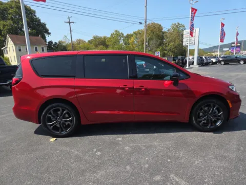 Photos of 2026 Chrysler Pacifica Select for sale in Hamburg, PA at Outten Chrysler Dodge Jeep RAM of Hamburg