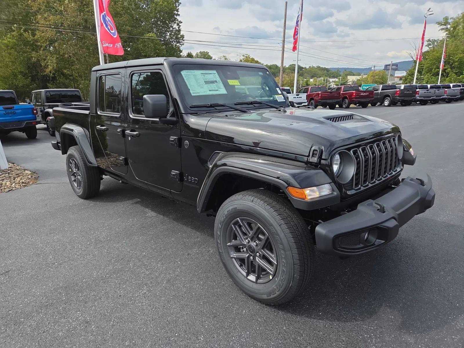 2025 Jeep Gladiator Sport S's photo