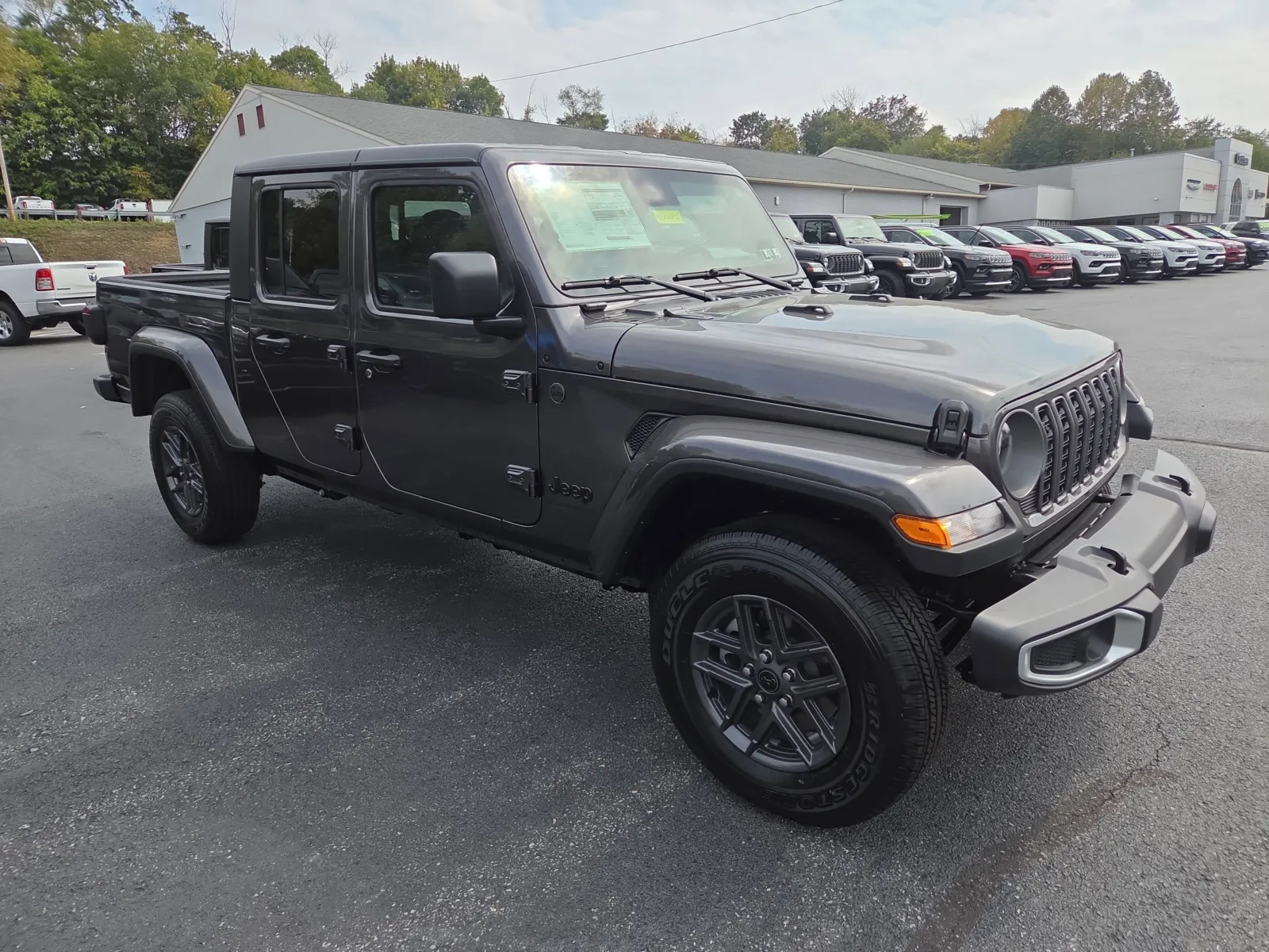 2025 Jeep Gladiator Sport S's photo
