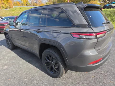 More photos of 2025 Jeep Grand Cherokee at Outten Chrysler Dodge Jeep RAM of Hamburg, PA