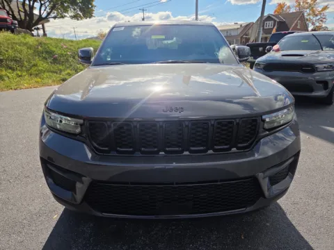 More photos of 2025 Jeep Grand Cherokee at Outten Chrysler Dodge Jeep RAM of Hamburg, PA