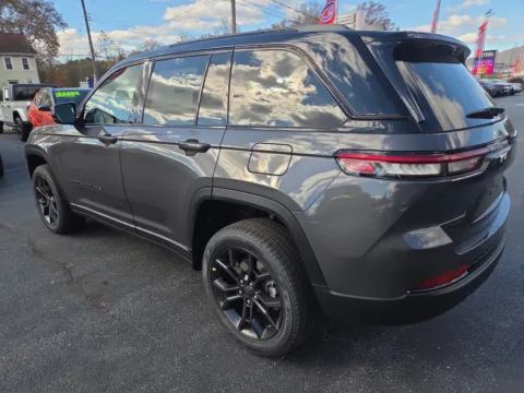 More photos of 2025 Jeep Grand Cherokee Limited at Outten Chrysler Dodge Jeep RAM of Hamburg, PA
