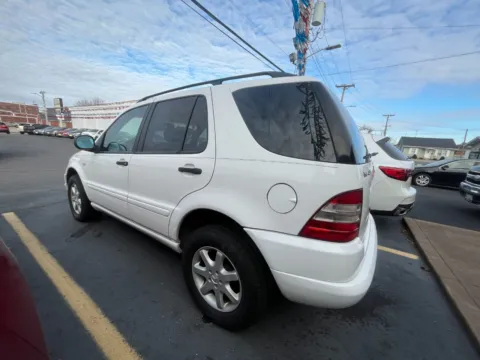 Another view of 1999 MERCEDES-BENZ ML 430 for sale in Scottsburg, IN at Jeffrey's Auto Exchange, Inc.
