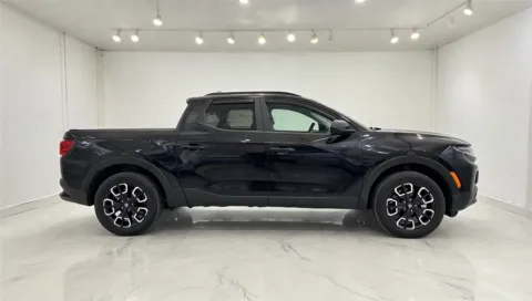 More photos of 2022 HYUNDAI SANTA CRUZ SEL PREMIUM at Jeffrey's Auto Exchange, Inc., IN