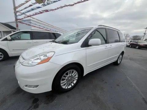 White 2010 TOYOTA SIENNA XLE for sale in Scottsburg, IN