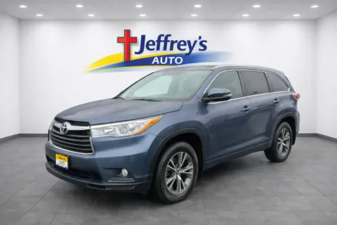 Blue 2016 TOYOTA HIGHLANDER XLE for sale in Scottsburg, IN