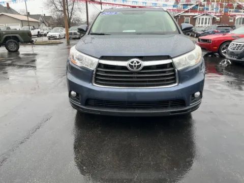 Another view of 2016 TOYOTA HIGHLANDER XLE for sale in Scottsburg, IN at Jeffrey's Auto Exchange, Inc.