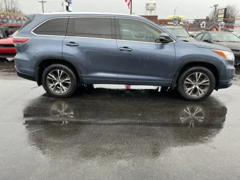 More photos of 2016 TOYOTA HIGHLANDER XLE at Jeffrey's Auto Exchange, Inc., IN