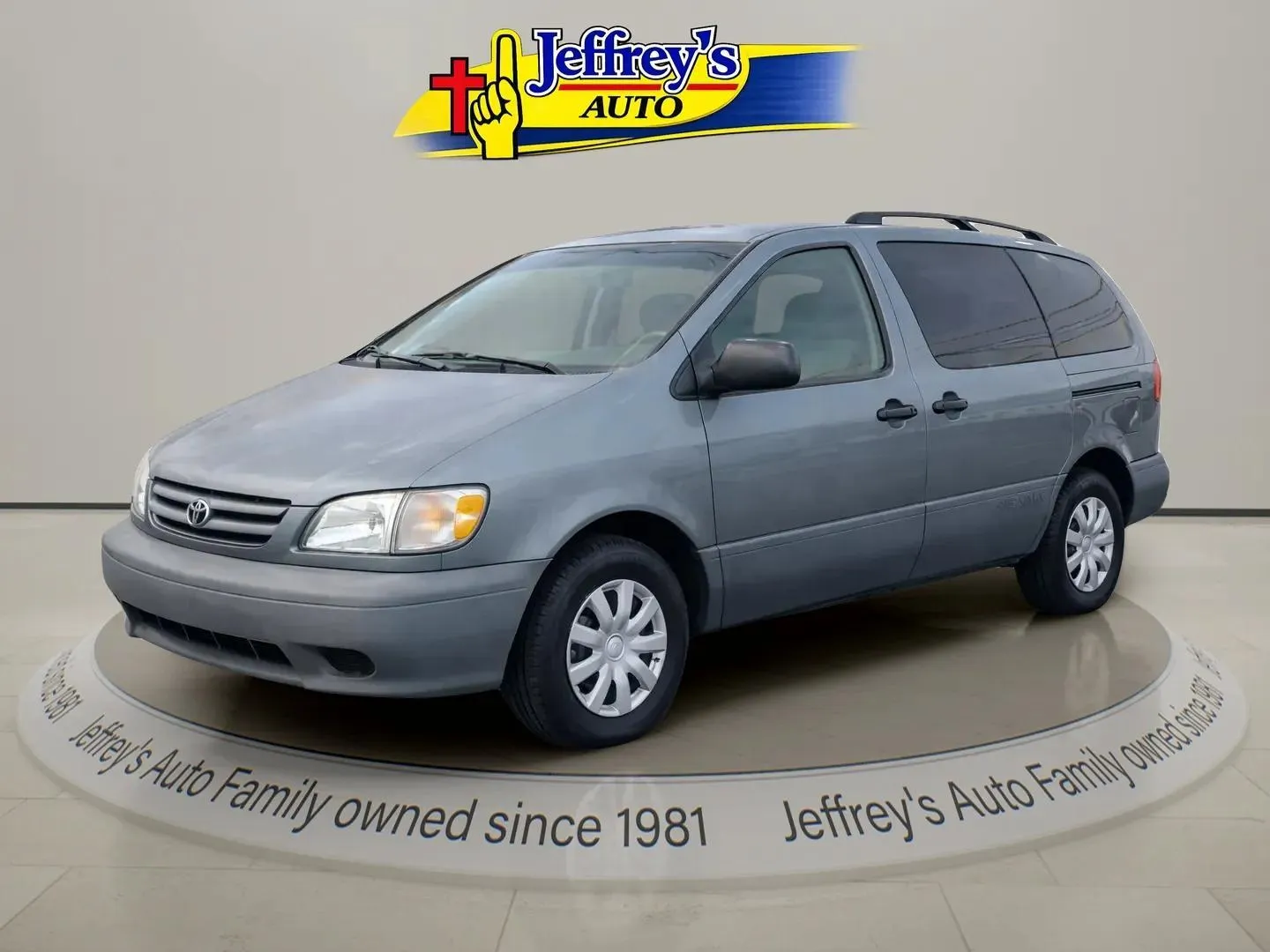 2000 Toyota Sienna LE's photo
