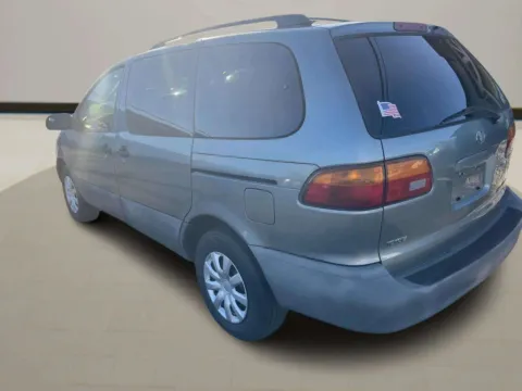 More photos of 2000 TOYOTA SIENNA LE at Jeffrey's Auto Exchange, Inc., IN