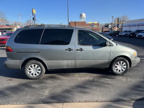 More photos of 2000 TOYOTA SIENNA LE at Jeffrey's Auto Exchange, Inc., IN