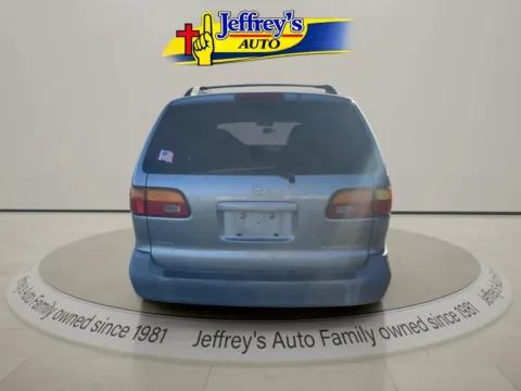 More photos of 2000 TOYOTA SIENNA LE at Jeffrey's Auto Exchange, Inc., IN