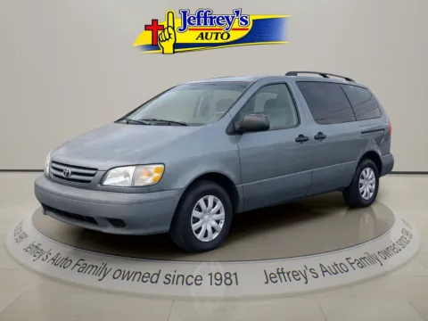 Blue 2000 TOYOTA SIENNA LE for sale in Scottsburg, IN