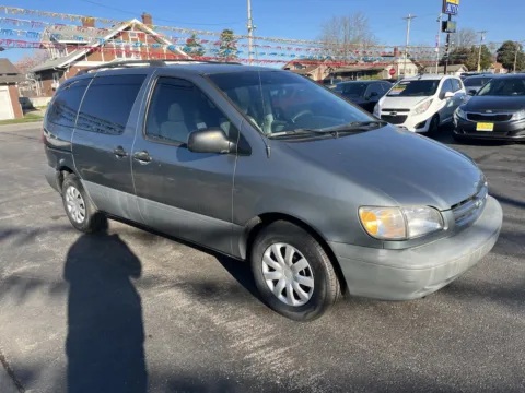 More photos of 2000 TOYOTA SIENNA LE at Jeffrey's Auto Exchange, Inc., IN