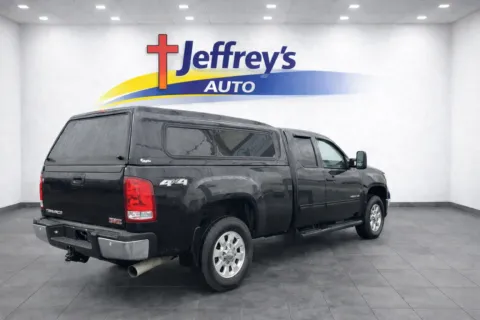 More photos of 2011 GMC SIERRA 2500HD SLE at Jeffrey's Auto Exchange, Inc., IN