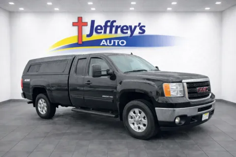 Another view of 2011 GMC SIERRA 2500HD SLE for sale in Scottsburg, IN at Jeffrey's Auto Exchange, Inc.