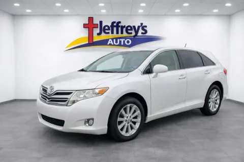 White 2011 TOYOTA VENZA FWD 4CYL for sale in Scottsburg, IN