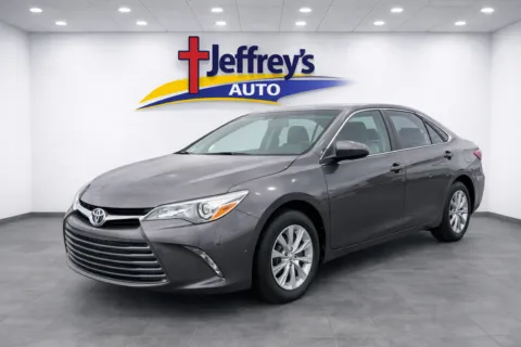 Gray 2015 TOYOTA CAMRY LE for sale in Scottsburg, IN
