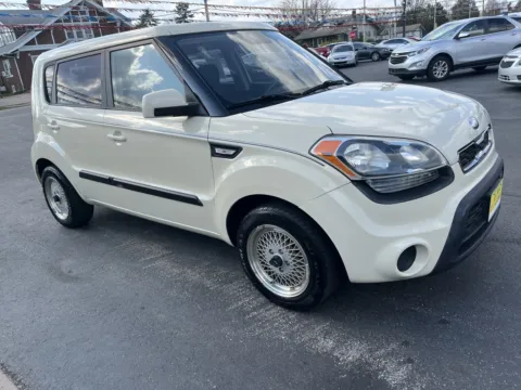 Another view of 2013 KIA SOUL BASE for sale in Scottsburg, IN at Jeffrey's Auto Exchange, Inc.
