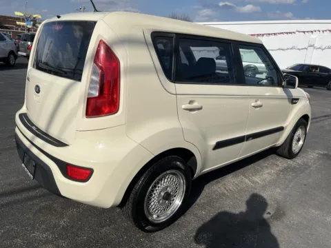 More photos of 2013 KIA SOUL BASE at Jeffrey's Auto Exchange, Inc., IN