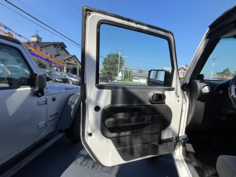 More photos of 2009 JEEP WRANGLER X at Jeffrey's Auto Exchange, Inc., IN