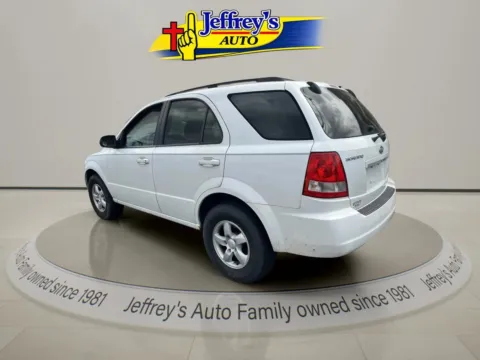 Another view of 2006 KIA SORENTO LX for sale in Scottsburg, IN at Jeffrey's Auto Exchange, Inc.
