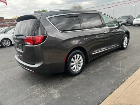More photos of 2019 CHRYSLER PACIFICA TOURING L at Jeffrey's Auto Exchange, Inc., IN