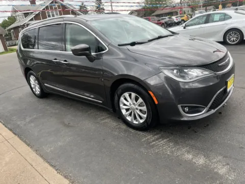 Another view of 2019 CHRYSLER PACIFICA TOURING L for sale in Scottsburg, IN at Jeffrey's Auto Exchange, Inc.
