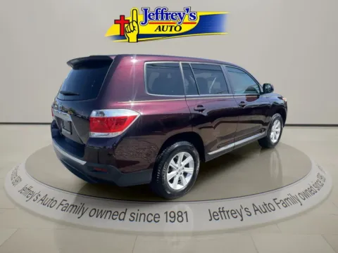 More photos of 2013 TOYOTA HIGHLANDER BASE at Jeffrey's Auto Exchange, Inc., IN