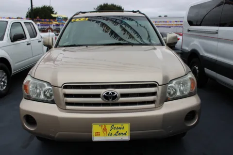 More photos of 2005 TOYOTA HIGHLANDER BASE at Jeffrey's Auto Exchange, Inc., IN