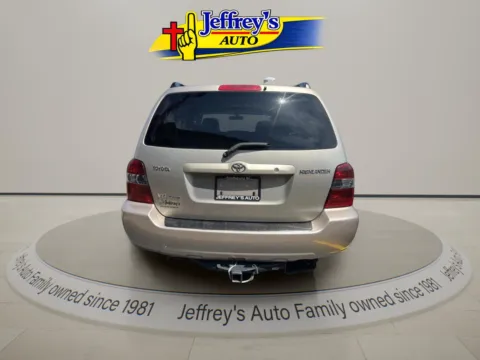 Photos of 2005 TOYOTA HIGHLANDER BASE for sale in Scottsburg, IN at Jeffrey's Auto Exchange, Inc.